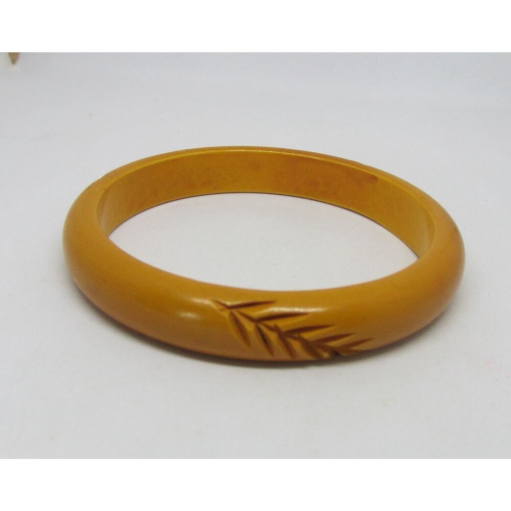 Vtg Bakelite Carved Leaf Bangle Bracelet Butterscotch 1/2 in wide Tested 7.8 in